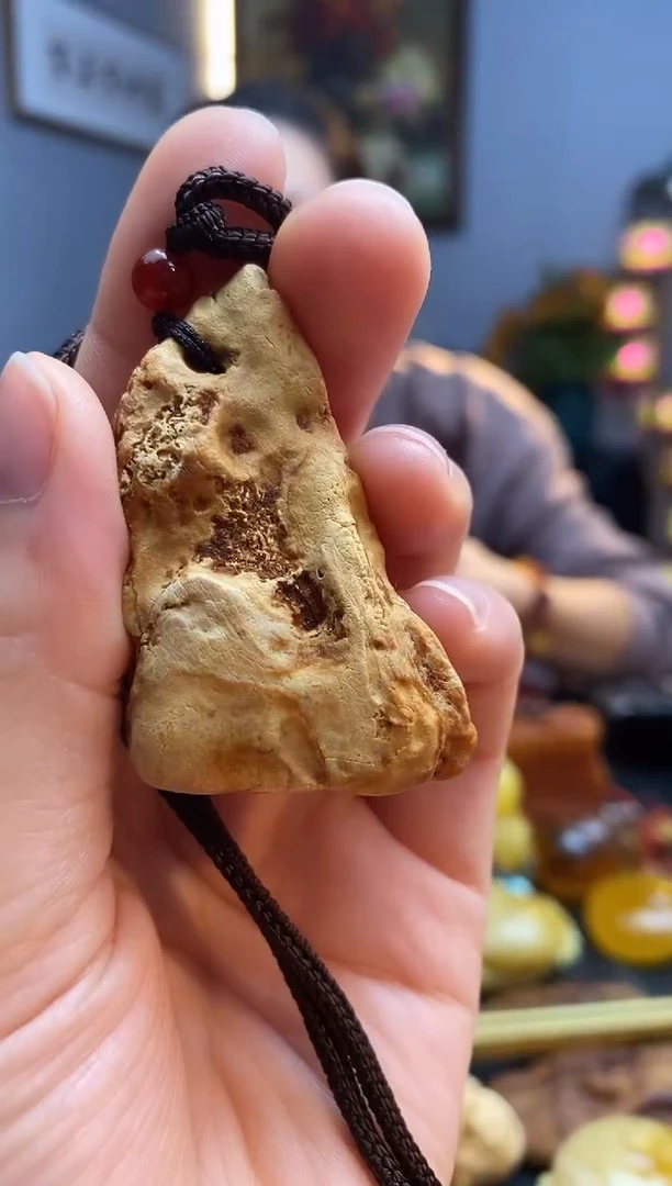 琥珀颈饰未镶嵌吊坠