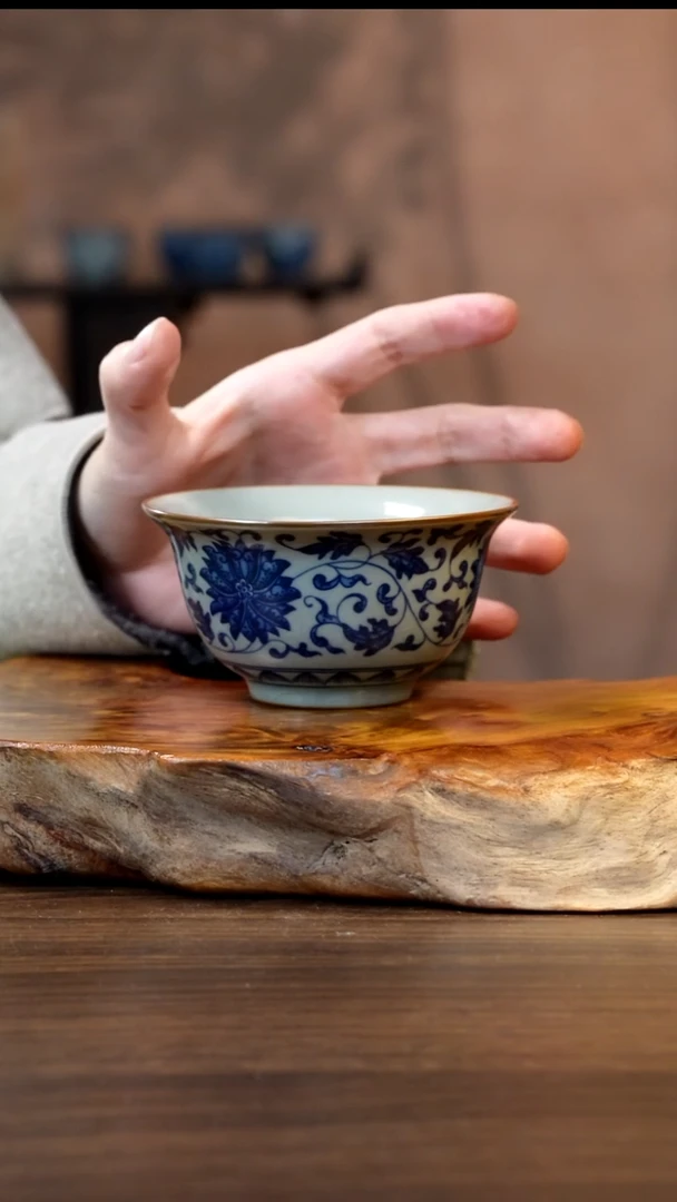 景德镇陶瓷缠之莲压手杯