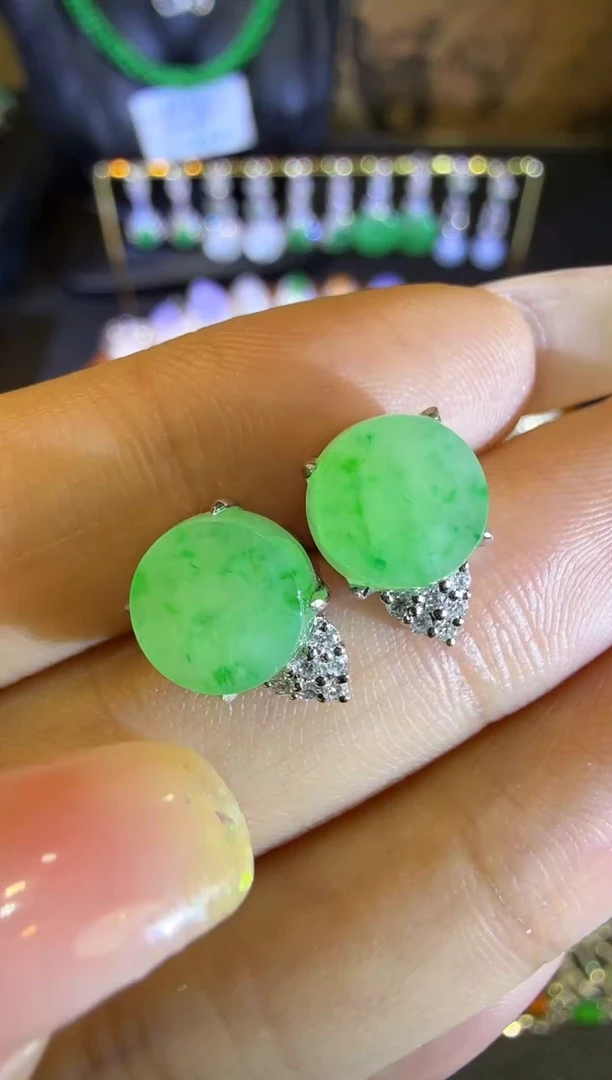 【闪购商品】翡翠耳饰18K金镶嵌金丝满绿圆牌耳钉