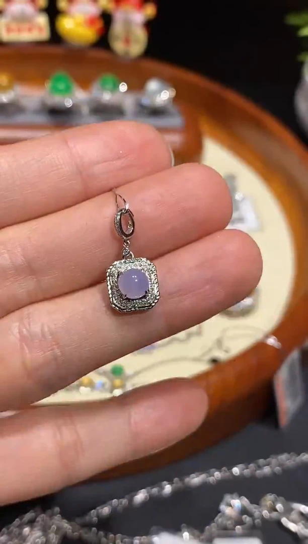 【闪购商品】翡翠颈饰18K金镶嵌吊坠