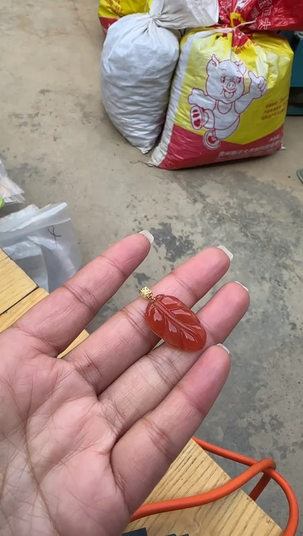 【闪购商品】南红玛瑙叶18K金镶嵌原矿无优化18k金叶