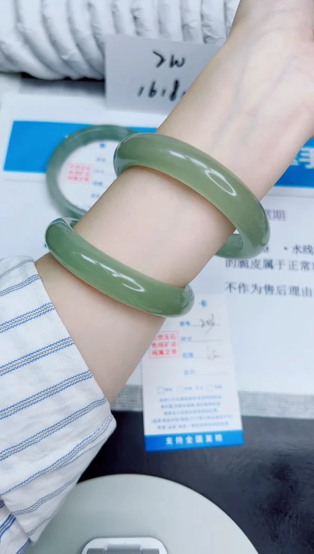未镶嵌手镯石英质玉203/65