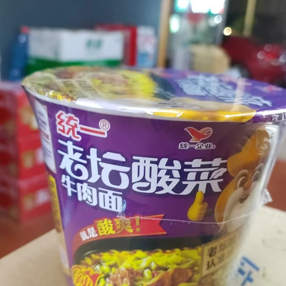统一老坛酸菜牛肉面夜宵
