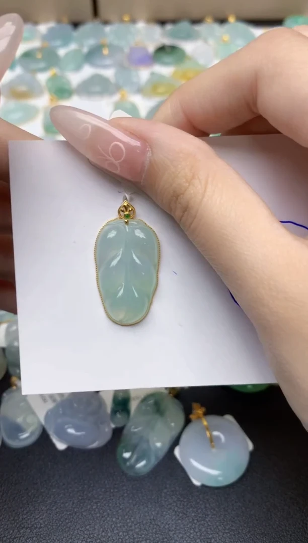 翡翠18K金镶嵌颈饰天然翡翠A货