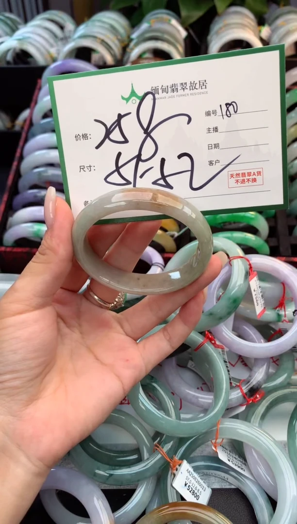 未镶嵌定制翡翠毛货需精细抛光+多人