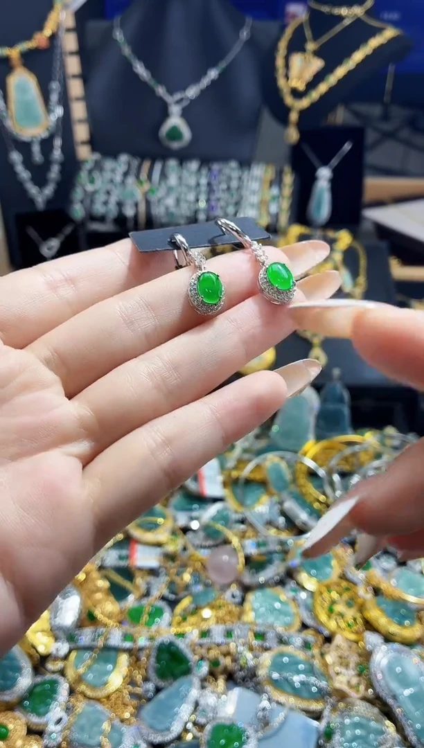 翡翠未镶嵌吊坠(不含链)天然翡翠a货 多样性发其一