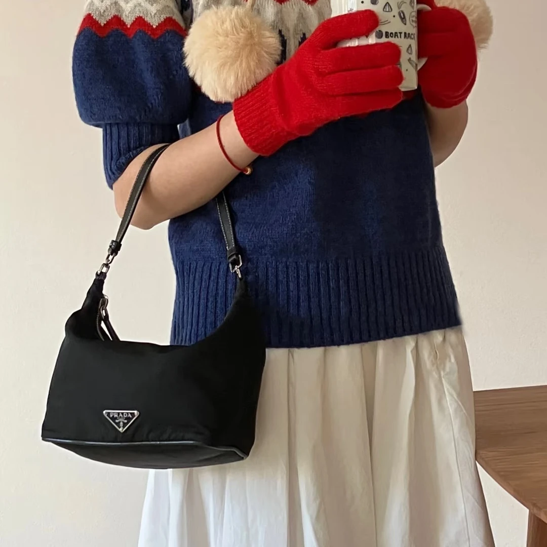 95新 Prada/普拉达 暮野/普拉达单肩小牛角小饭盒/21017