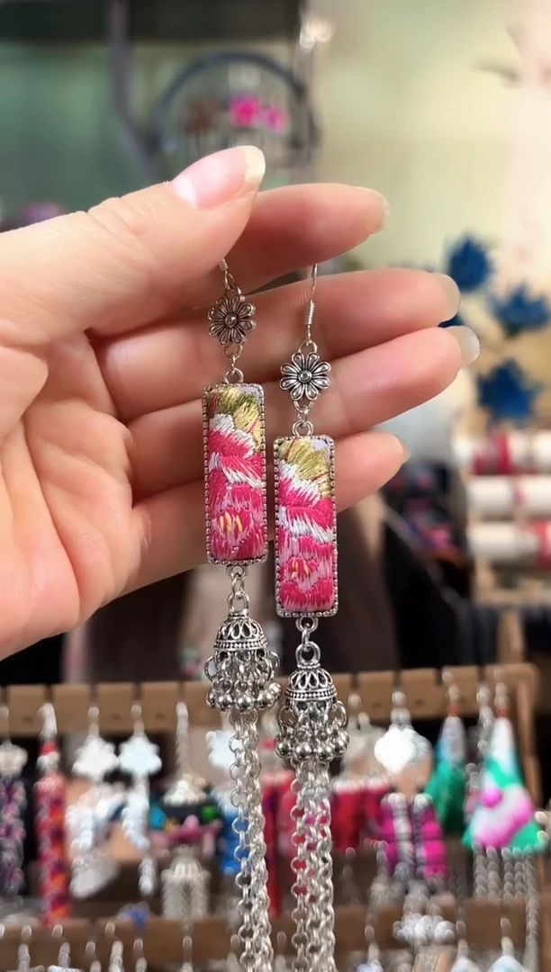 彩云南阁非遗老绣苗银饰品647