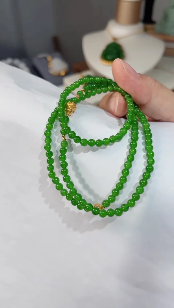 颈饰18K金镶嵌和田玉设计款 4mm