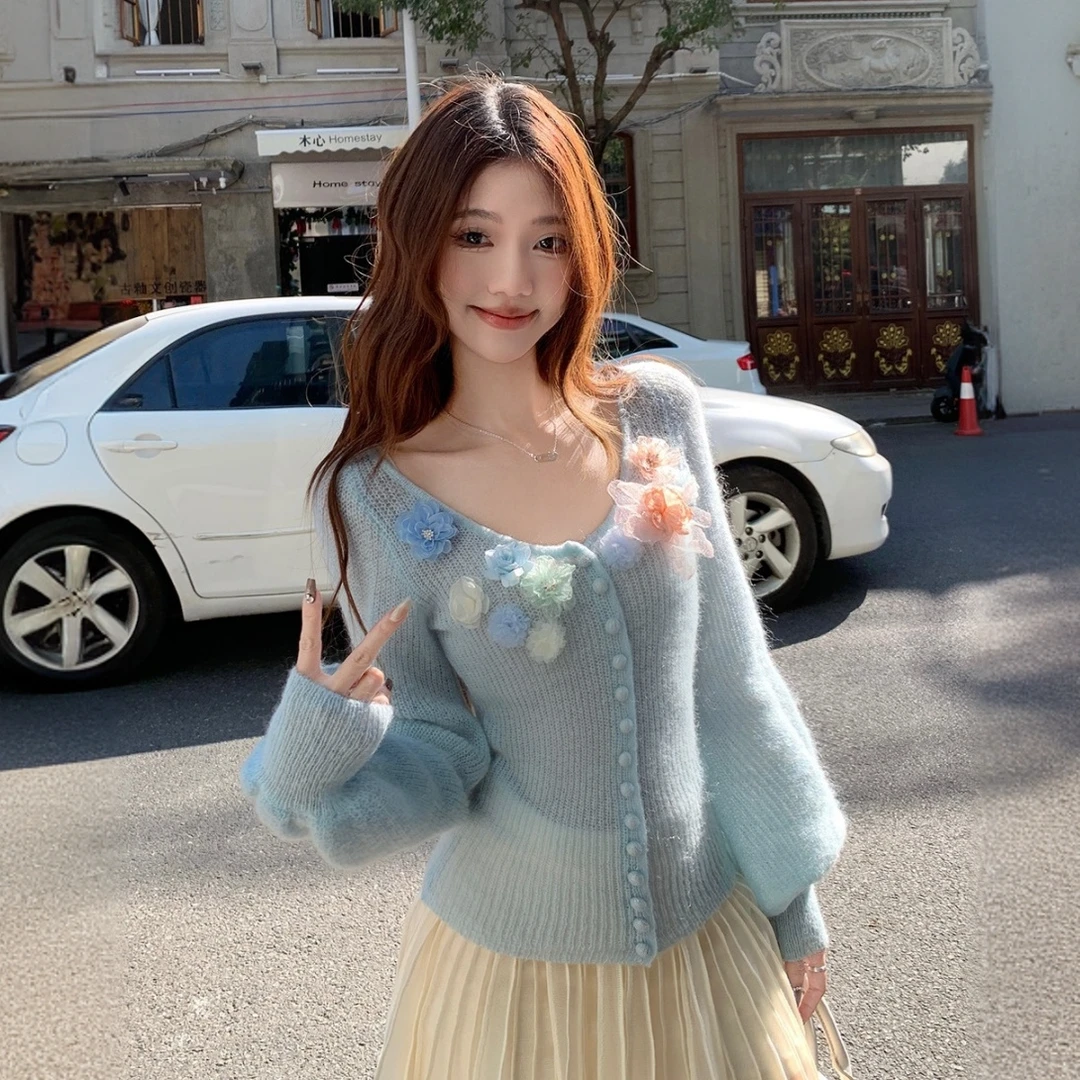 甜美温柔风立体花朵V领针织开衫女秋季穿搭宽松慵懒显瘦毛衣上衣