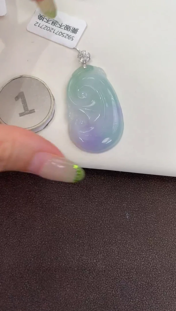 颈饰18K金镶嵌翡翠天然缅甸A货翡翠