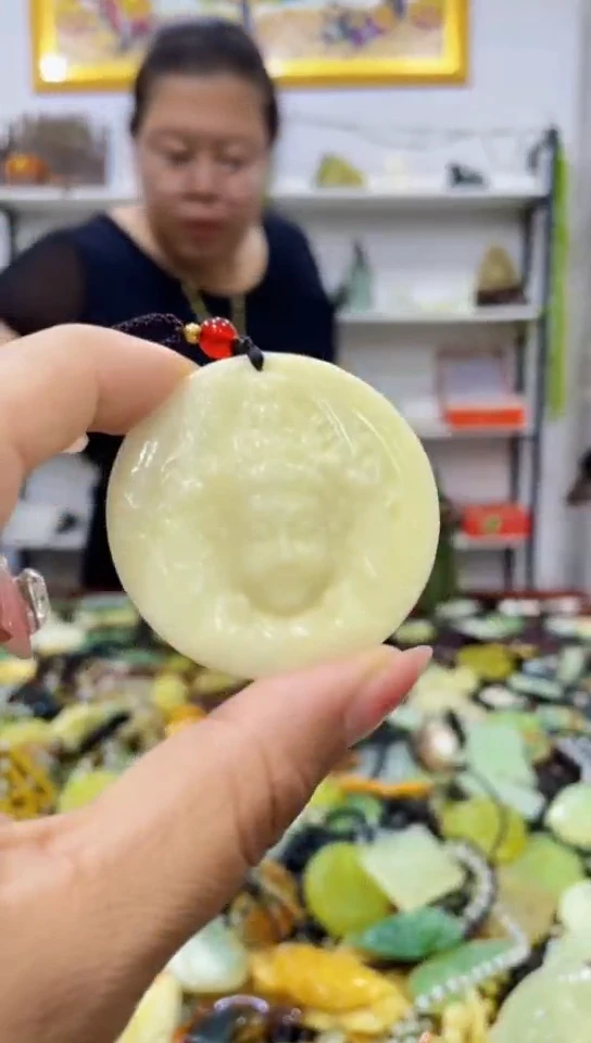 岫玉未镶嵌吊坠