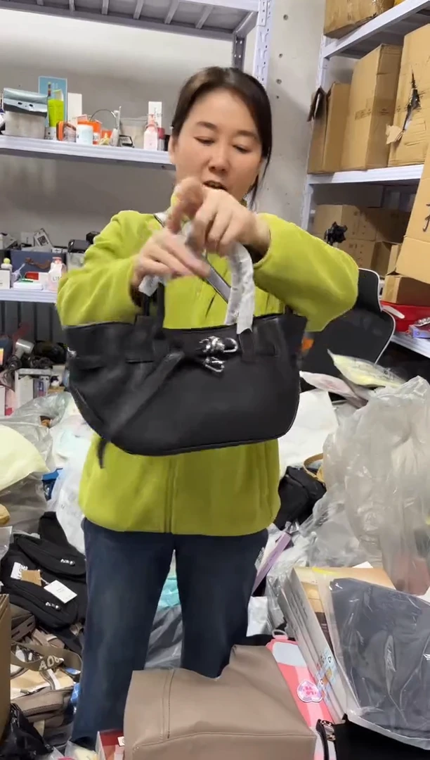 PVC点点小红心 没关注的关注一下主播