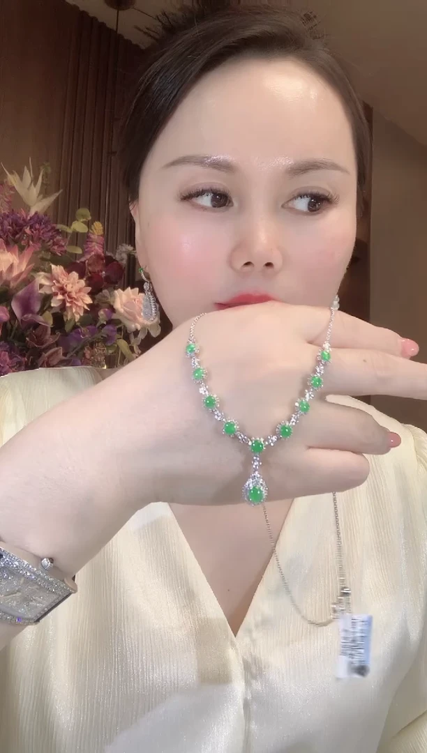 套链18K金镶嵌翡翠A104