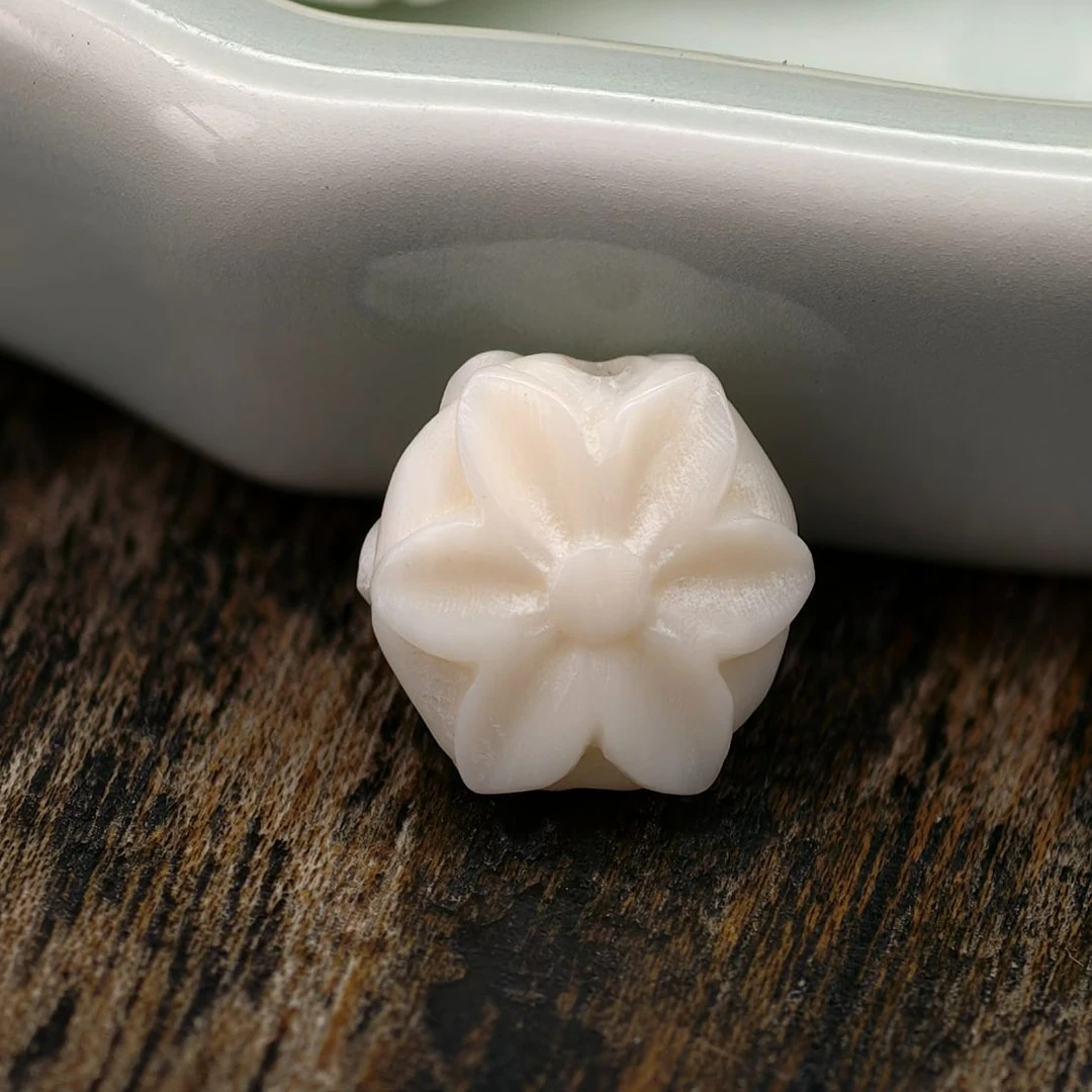 D627精品猛犸象牙10*4.8左右双面花文玩配珠轻奢简约背云侧挂配饰