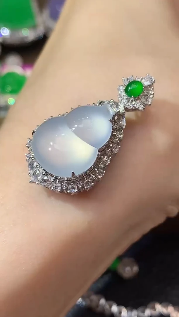 吊坠(不含链)18K金镶嵌翡翠A72