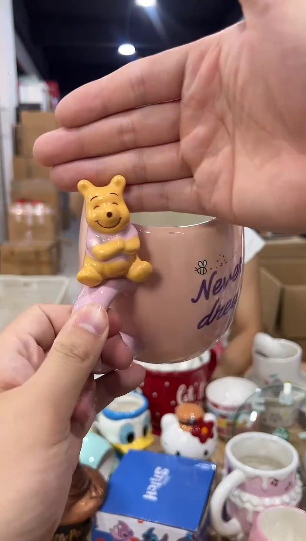 瓷片粉色维尼水杯