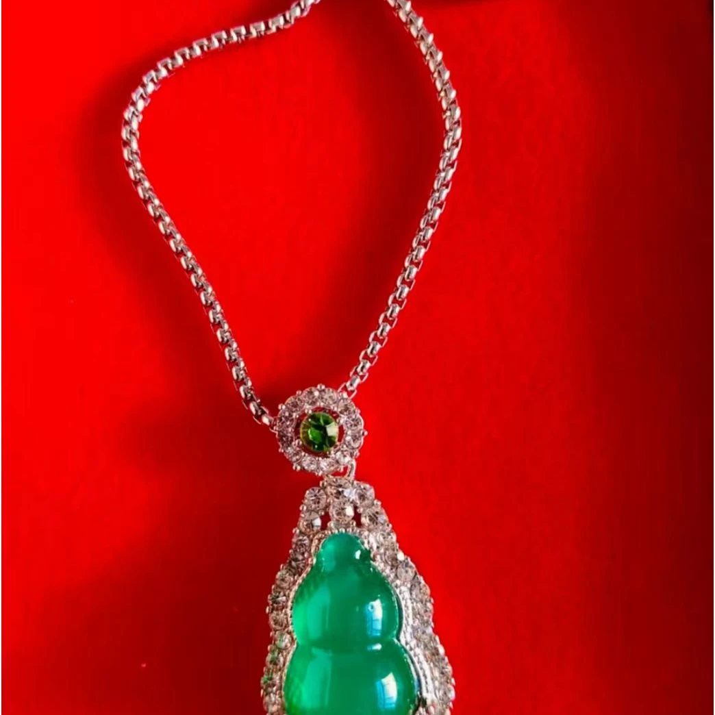 豪镶满钻葫芦项链-新中式绿色毛衣链