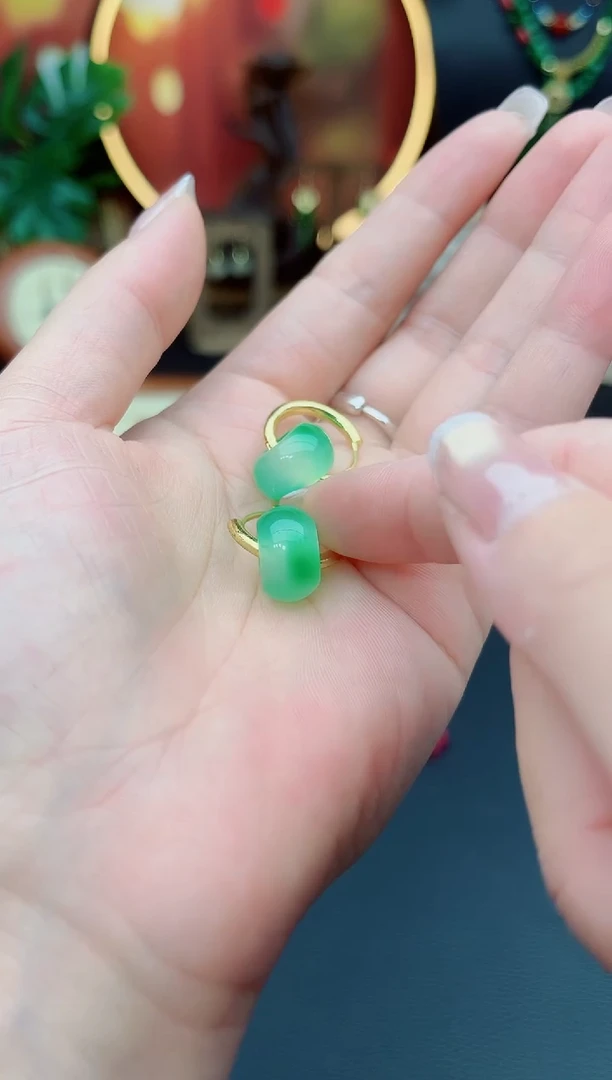 石英质玉（非洲翠）未镶嵌耳饰538000