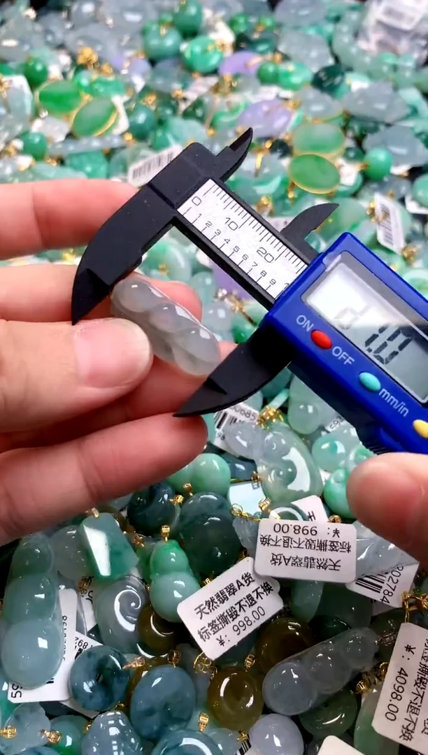 颈饰18K金镶嵌翡翠0348987599