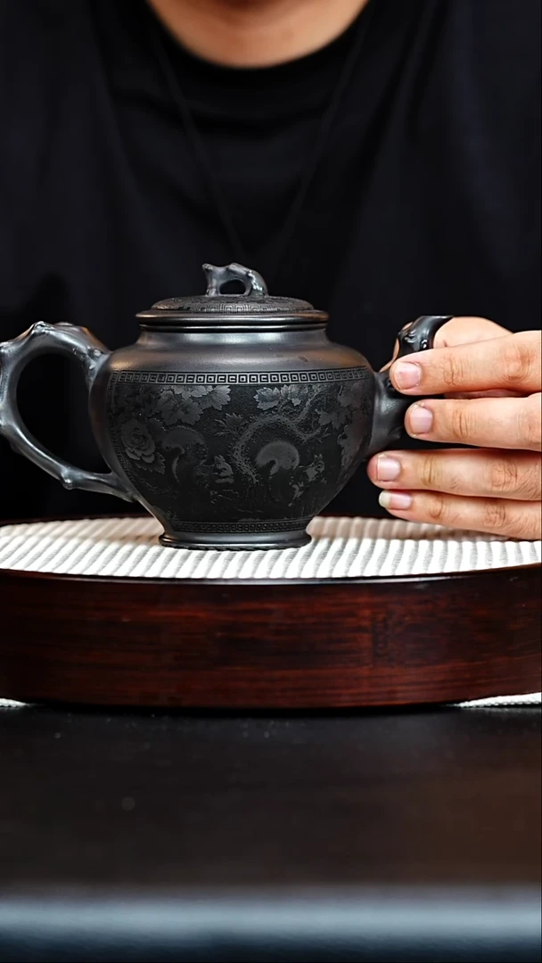 茶壶紫砂宜兴紫砂 石黄 梅报春 松鼠葡萄