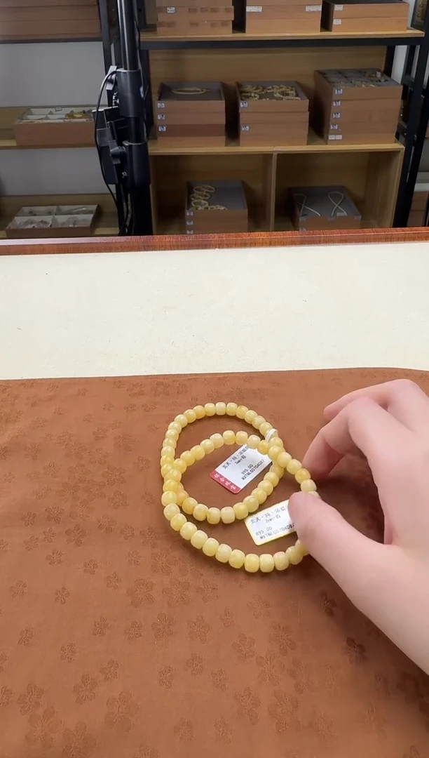 蜜蜡颈饰未镶嵌 闪3 玄天浓蜡高瑕7多样性发其一