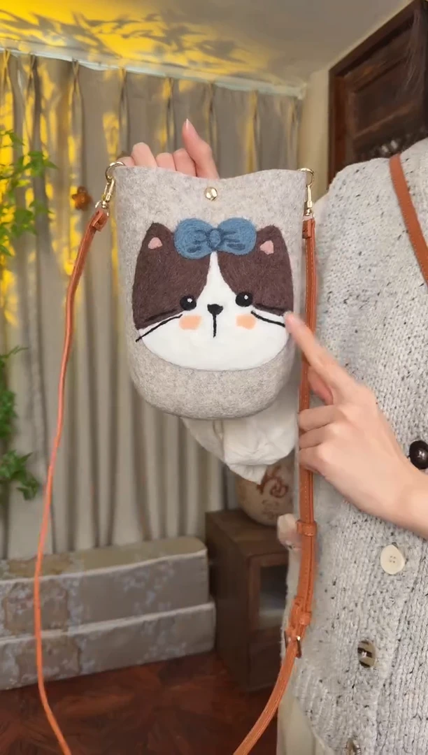 羊毛非遗羊毛毡包 手机包灰猫咪