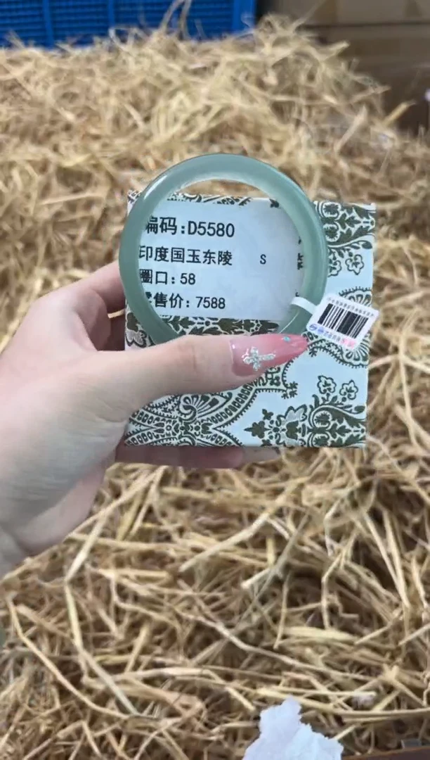 未镶嵌手镯石英质玉D5580