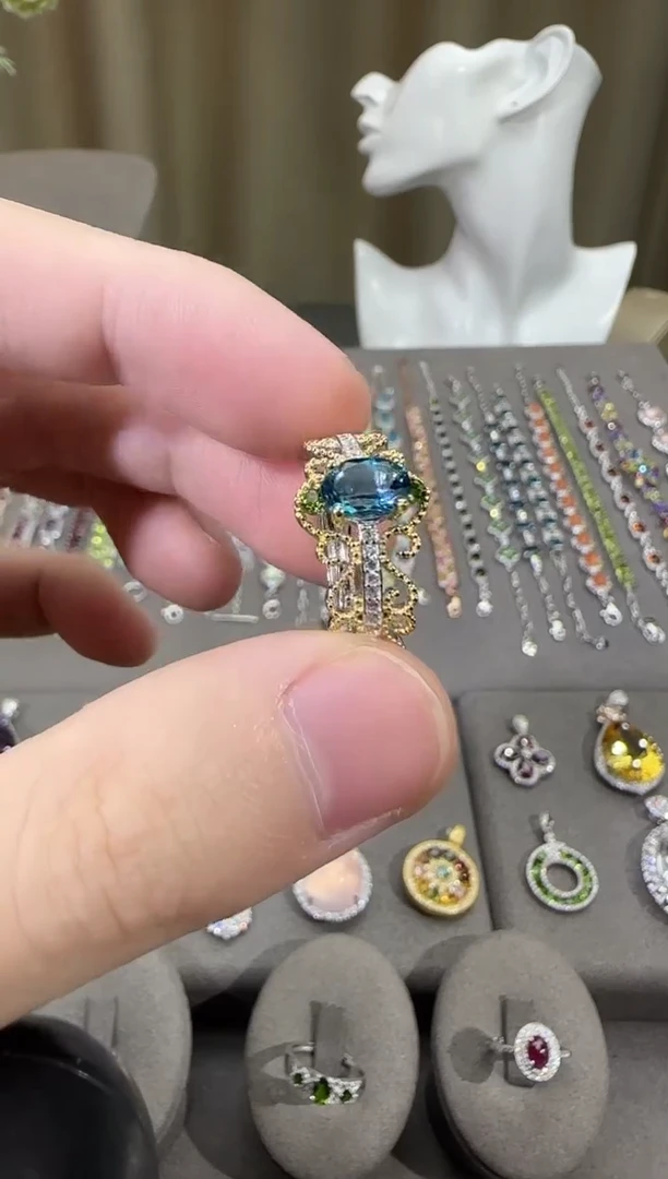 银S925镶嵌戒指托帕石6*8mm伦敦蓝戒指