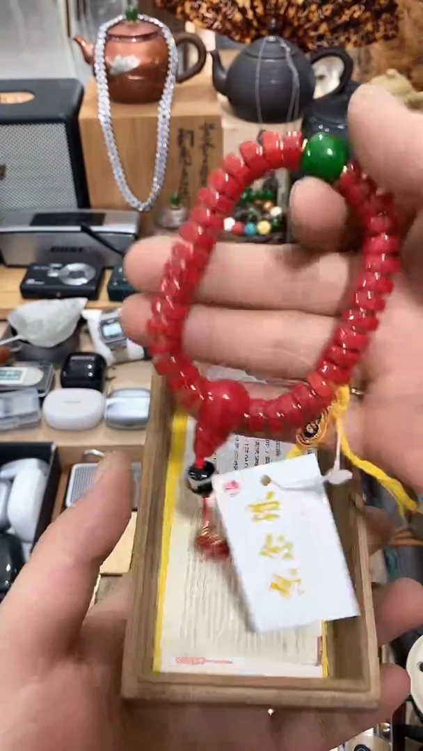 瓷片闪购商品  如图所示