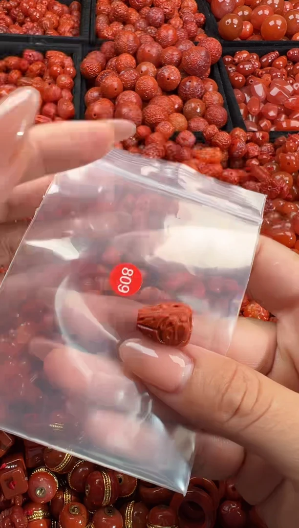 南红玛瑙未镶嵌颈饰1