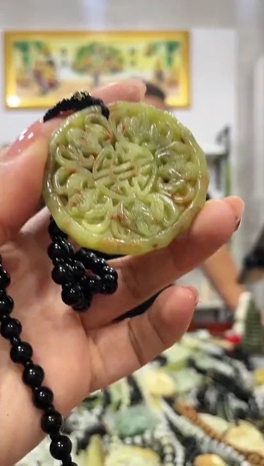 岫玉未镶嵌吊坠