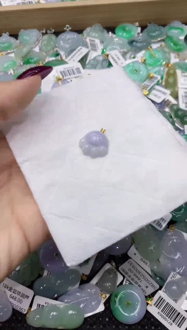 翡翠18K金镶嵌颈饰111111111111