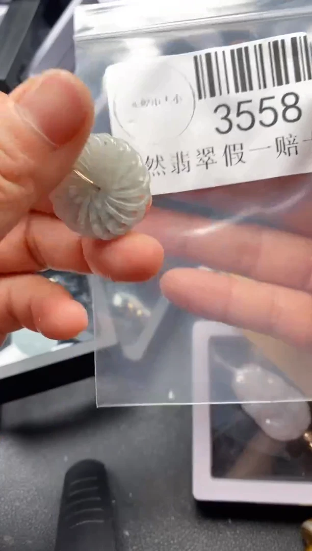 翡翠未镶嵌吊坠(不含链)3558