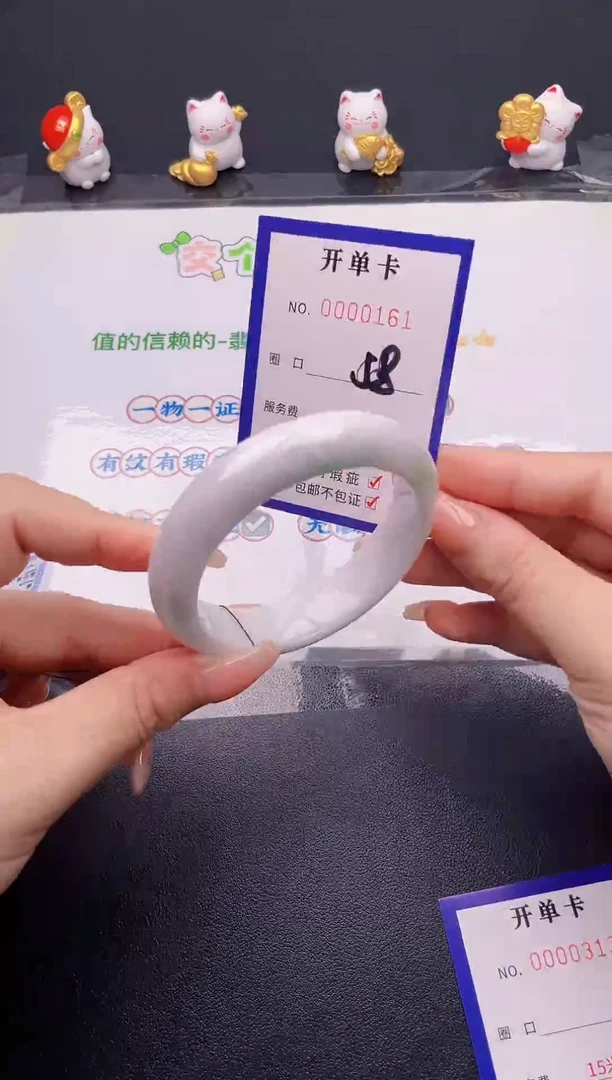 翡翠手镯未镶嵌翡翠手镯未镶嵌