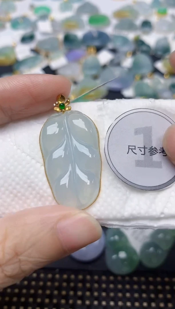 颈饰18K金镶嵌翡翠天然缅甸A货翡翠