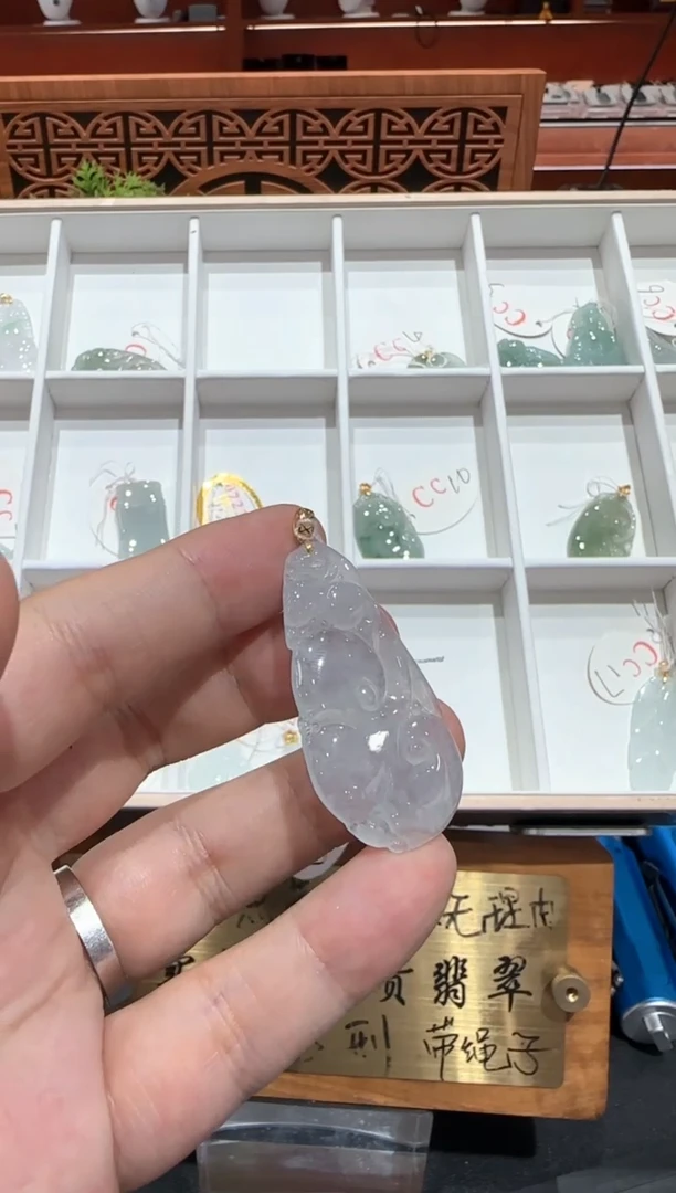 翡翠挂件18K金镶嵌A货翡翠多样性孤品1