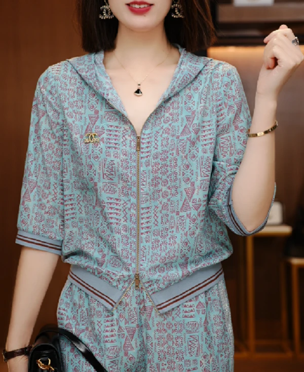 浅蓝絮语-夏季休闲宽松百搭减龄洋气轻奢时尚短款气质套装上衣