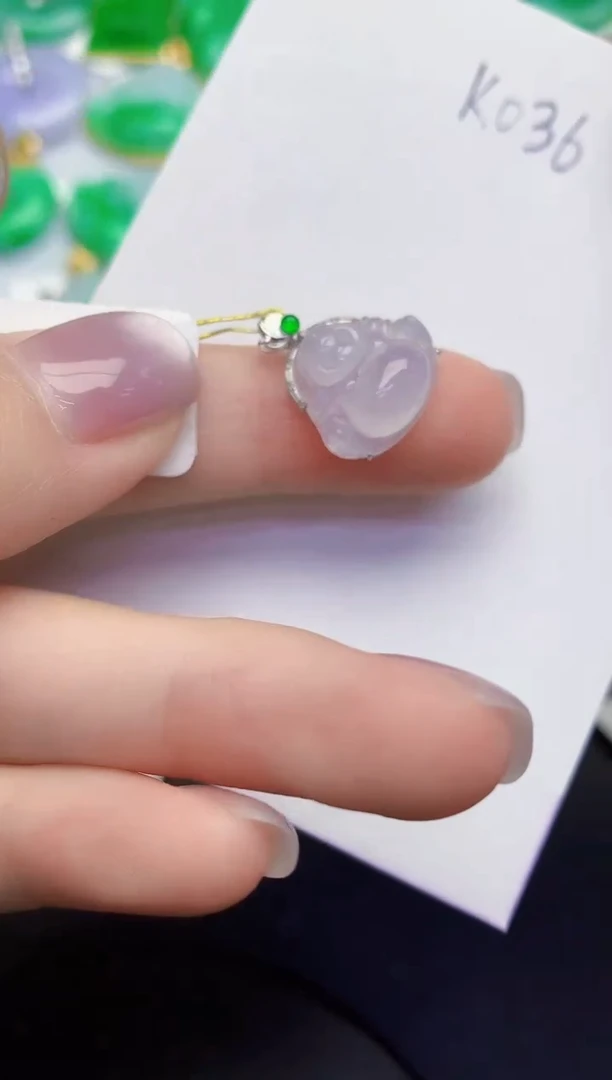 颈饰18K金镶嵌翡翠缅甸天然翡翠A货