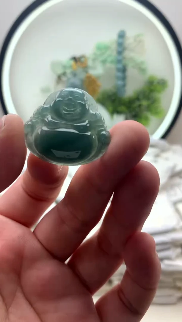 翡翠未镶嵌颈饰佛公