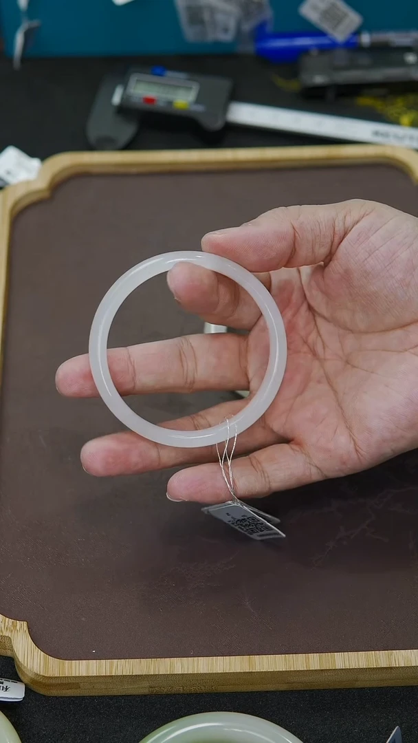 未镶嵌手镯和田玉54-55圈口特色冰藕粉