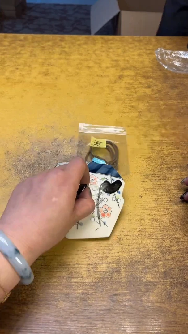 恩**欣瓷器瓷器瑕疵破破145