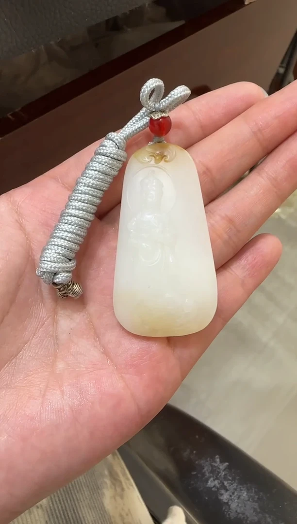 吊坠(赠链)未镶嵌和田玉金山糖白吊坠（产地直发）