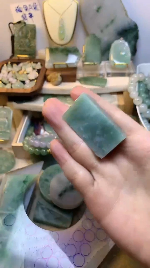 未镶嵌挂件翡翠 缅甸A货翡翠，没有运费险
