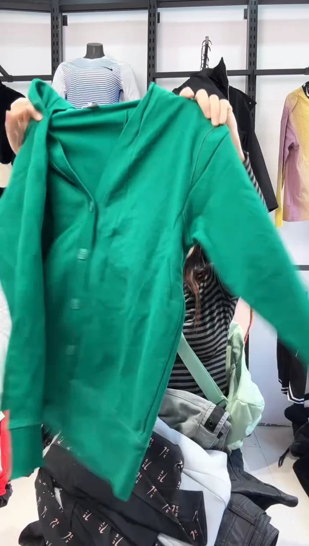 2618 编码  瑕疵直播间过款为准 尺码165