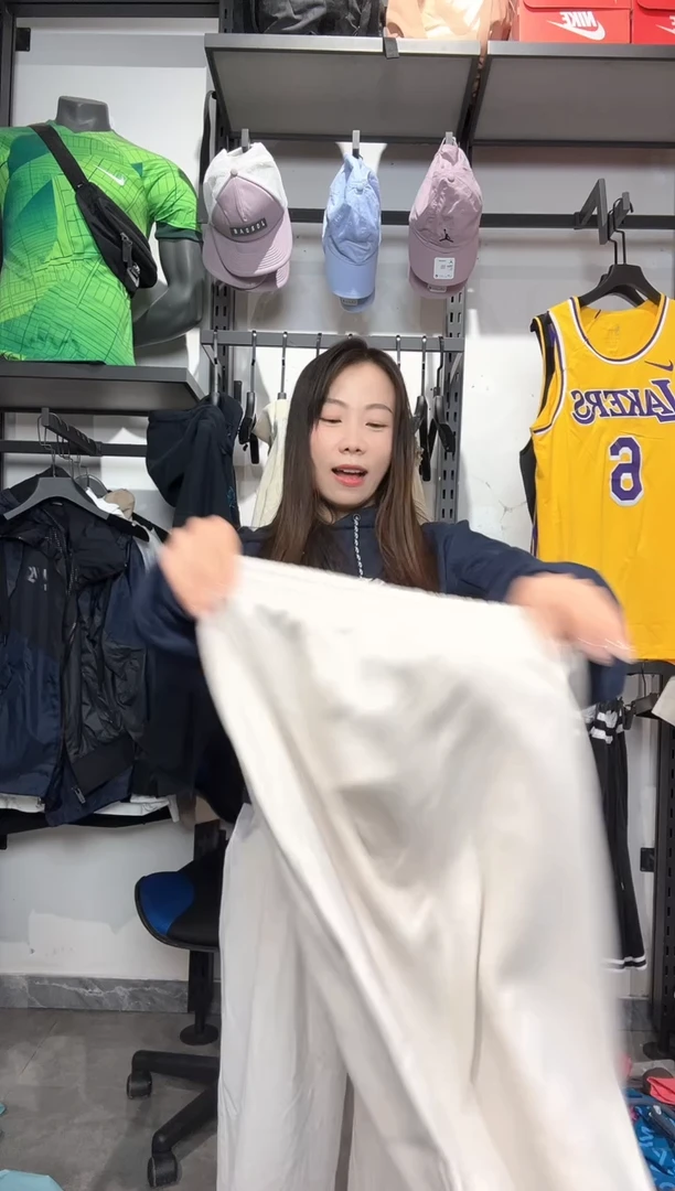 1200   编码 瑕疵款直播间过款为准 尺码 M