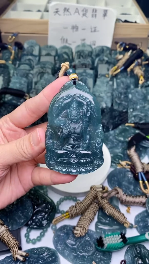 颈饰未镶嵌翡翠