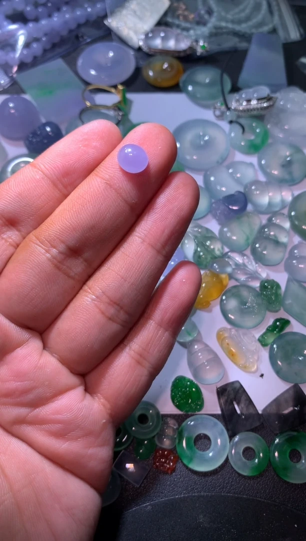 【闪购商品】翡翠颈饰未镶嵌蛋面