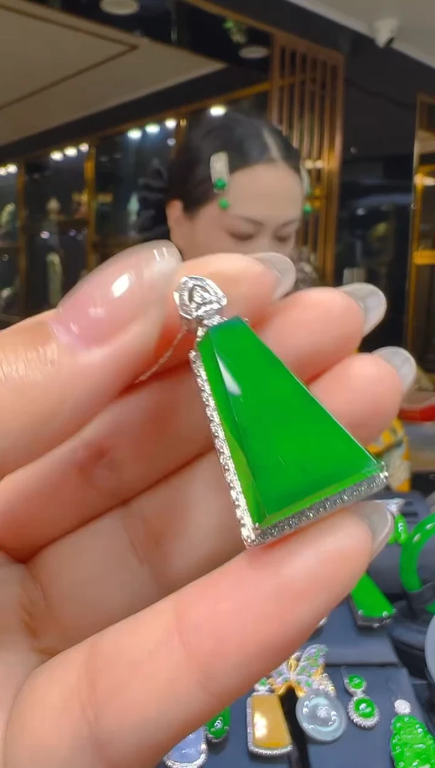 吊坠(赠链)18K金镶嵌翡翠261