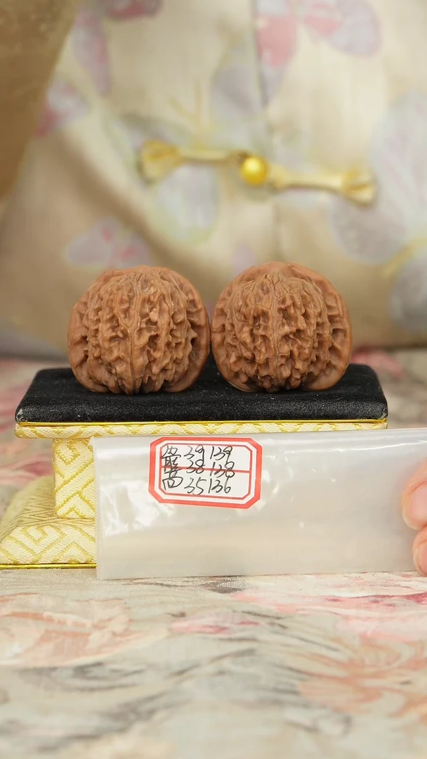 【闪购商品】文玩核桃把件一代楼